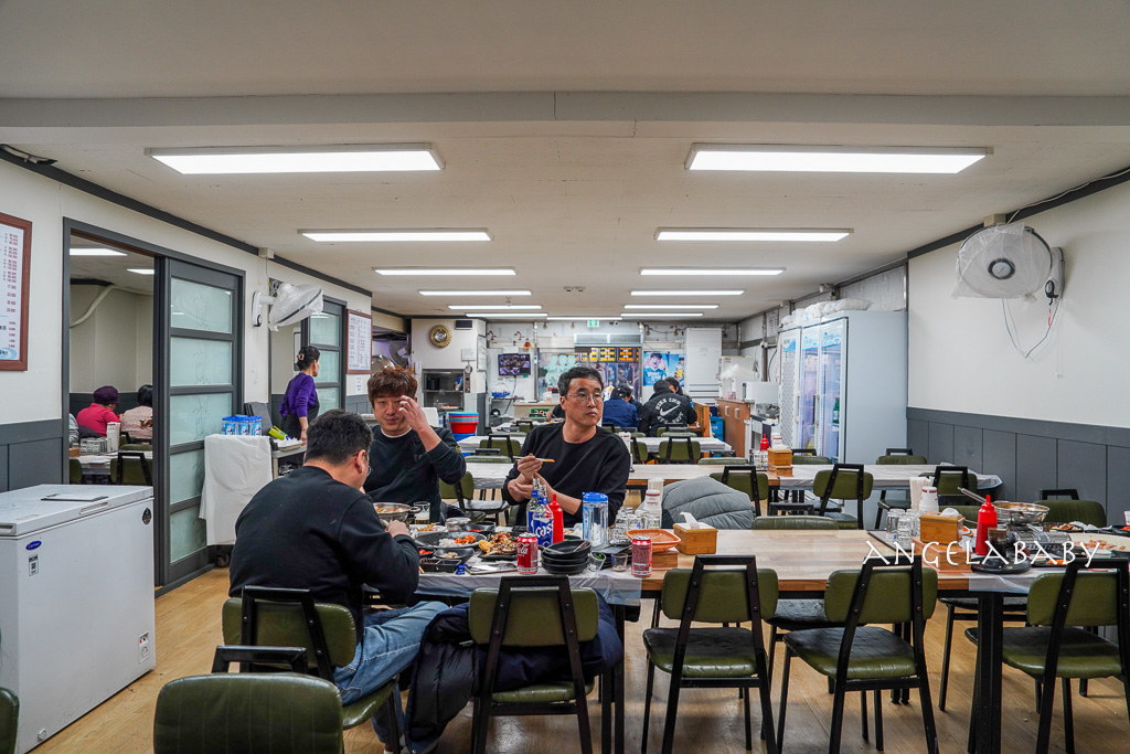 釜山浦項美食｜竹島市場吃螃蟹推薦『삼형제횟집』人均1000吃帝王蟹大餐 @梅格(Angelababy)享樂日記