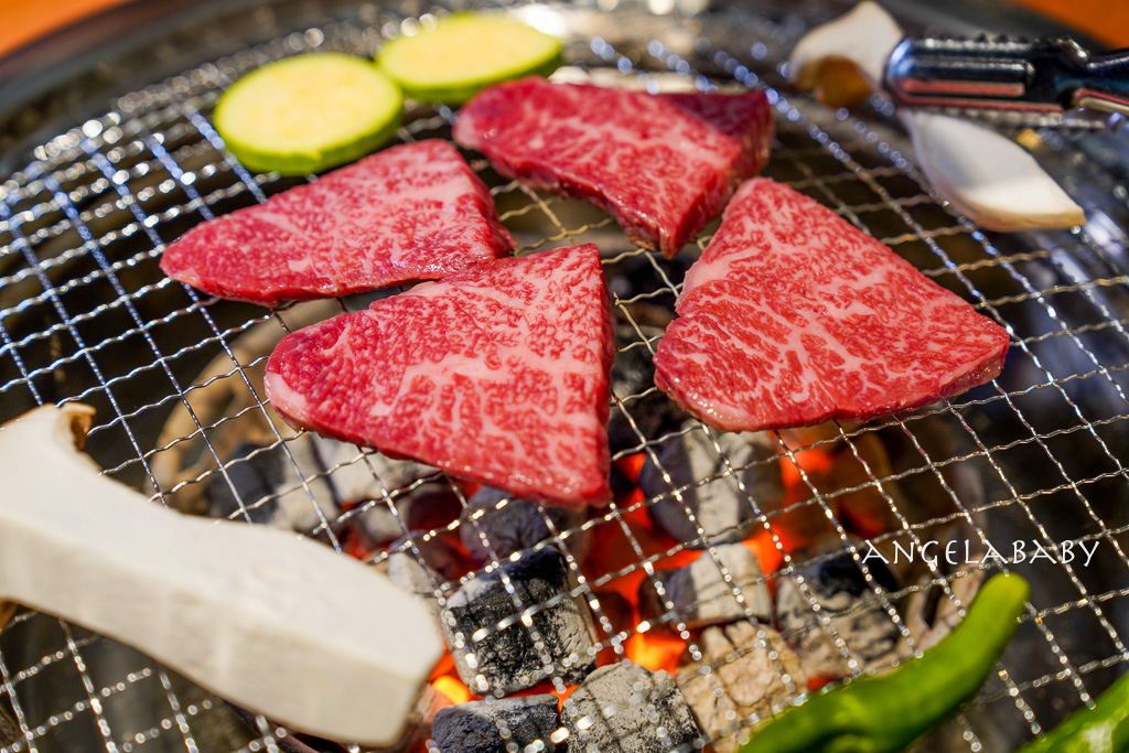 釜山站烤韓牛推薦『우겹다짐』牛層侤音菜單、人均千元吃1++韓牛 @梅格(Angelababy)享樂日記