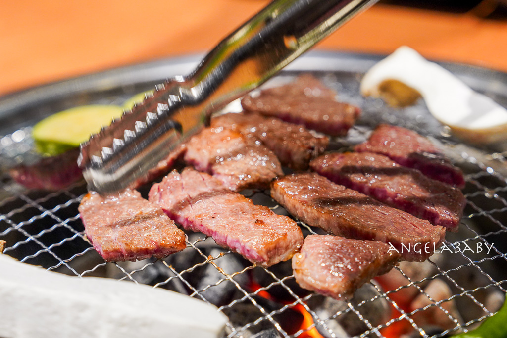 釜山站烤韓牛推薦『우겹다짐』牛層侤音菜單、人均千元吃1++韓牛 @梅格(Angelababy)享樂日記