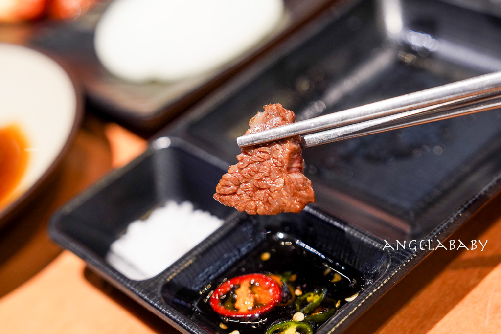 釜山站烤韓牛推薦『우겹다짐』牛層侤音菜單、人均千元吃1++韓牛 @梅格(Angelababy)享樂日記