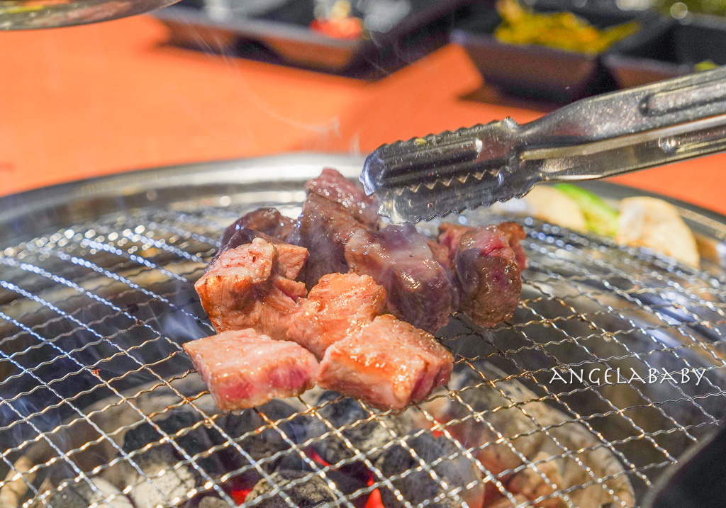 釜山站烤韓牛推薦『우겹다짐』牛層侤音菜單、人均千元吃1++韓牛 @梅格(Angelababy)享樂日記