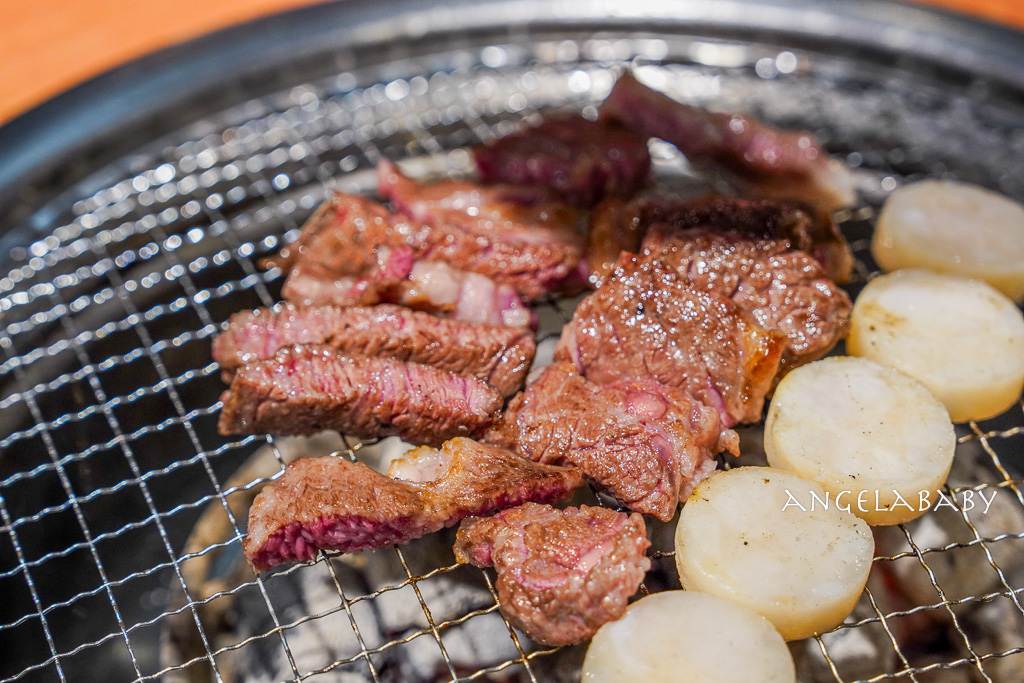 釜山站烤韓牛推薦『우겹다짐』牛層侤音菜單、人均千元吃1++韓牛 @梅格(Angelababy)享樂日記