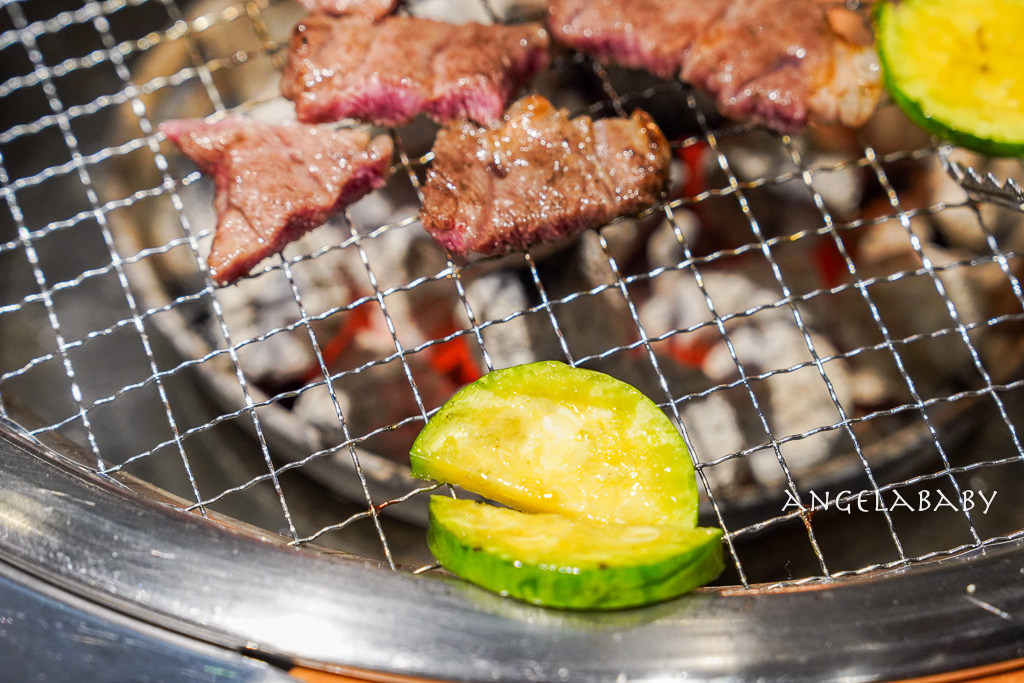 釜山站烤韓牛推薦『우겹다짐』牛層侤音菜單、人均千元吃1++韓牛 @梅格(Angelababy)享樂日記