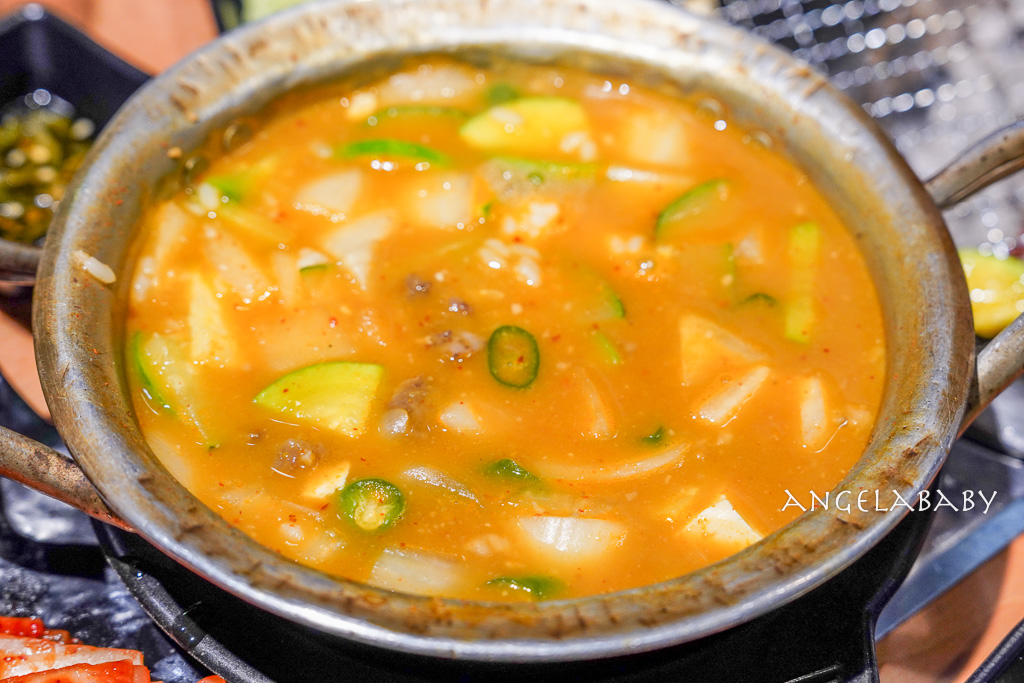 釜山站烤韓牛推薦『우겹다짐』牛層侤音菜單、人均千元吃1++韓牛 @梅格(Angelababy)享樂日記