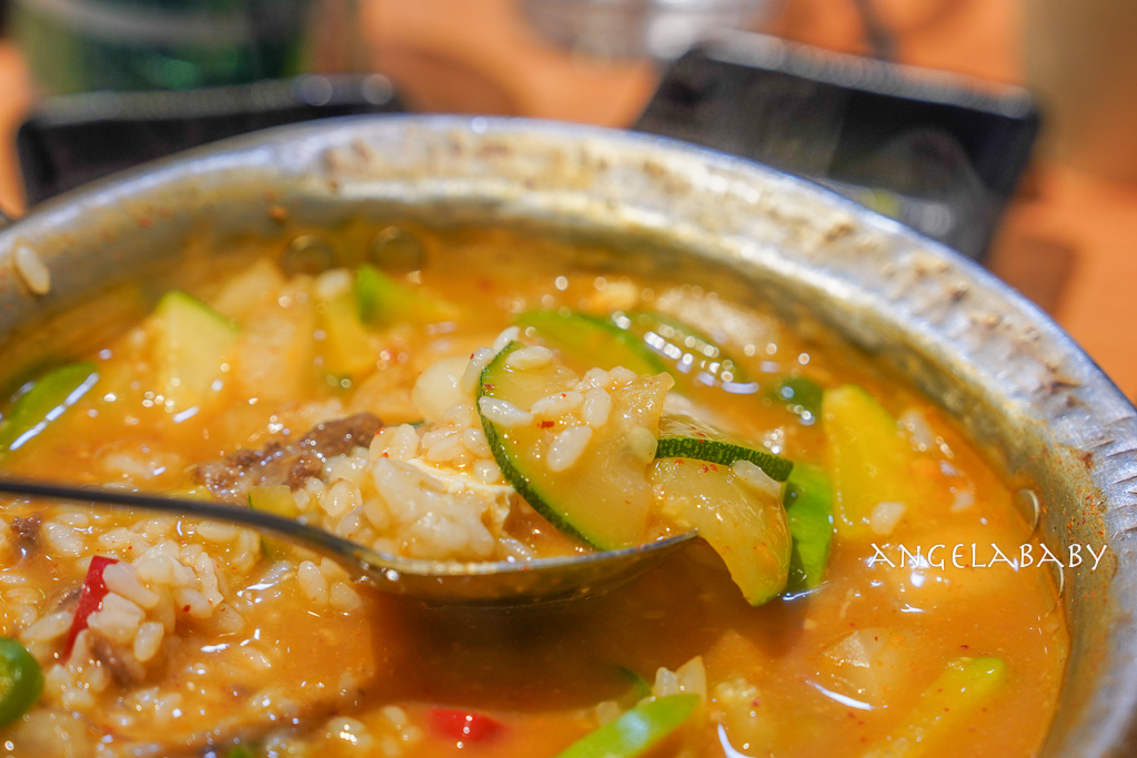 釜山站烤韓牛推薦『우겹다짐』牛層侤音菜單、人均千元吃1++韓牛 @梅格(Angelababy)享樂日記