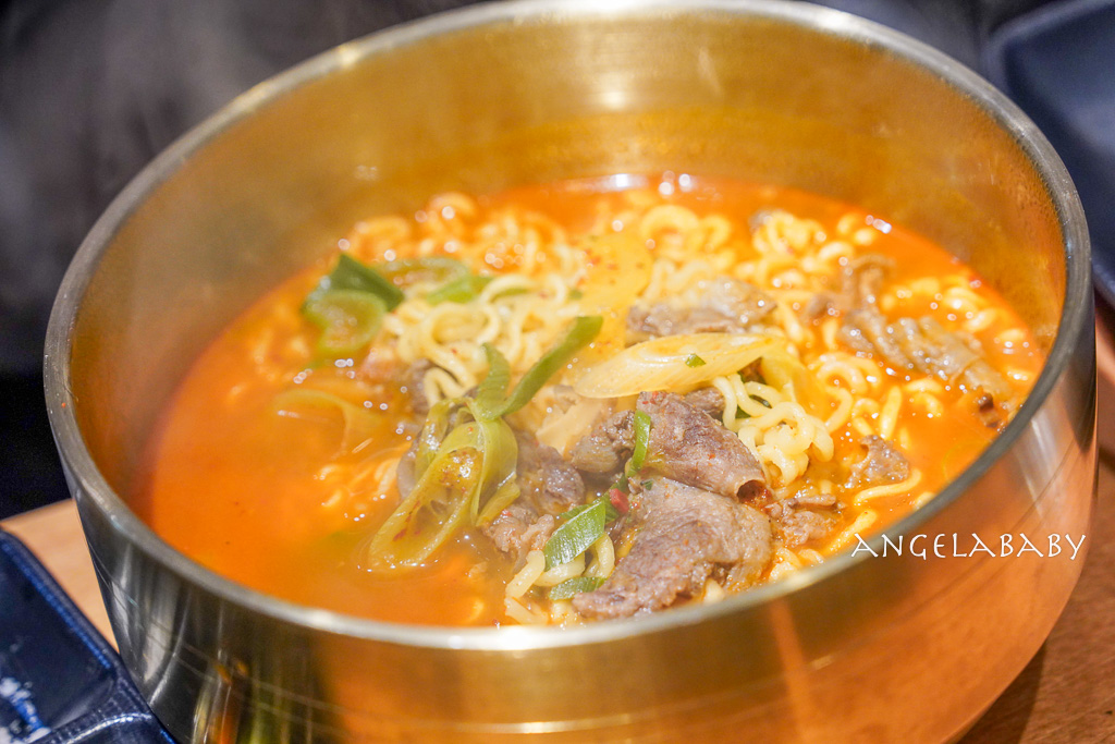 釜山站烤韓牛推薦『우겹다짐』牛層侤音菜單、人均千元吃1++韓牛 @梅格(Angelababy)享樂日記