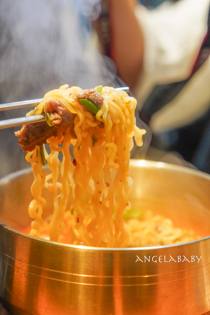 釜山站烤韓牛推薦『우겹다짐』牛層侤音菜單、人均千元吃1++韓牛 @梅格(Angelababy)享樂日記