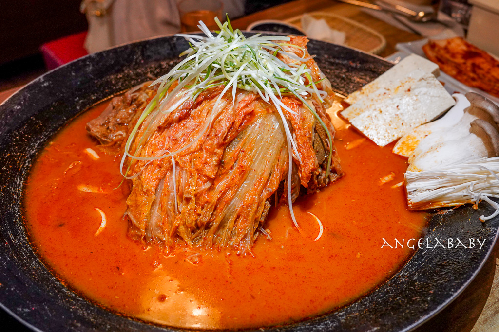 機張美食｜巨無霸鐵鍋馬鈴薯豬脊骨湯『정관왕감자탕 정관본점』王土豆湯總店 @梅格(Angelababy)享樂日記