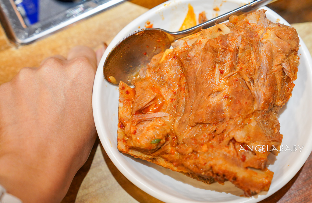 機張美食｜巨無霸鐵鍋馬鈴薯豬脊骨湯『정관왕감자탕 정관본점』王土豆湯總店 @梅格(Angelababy)享樂日記