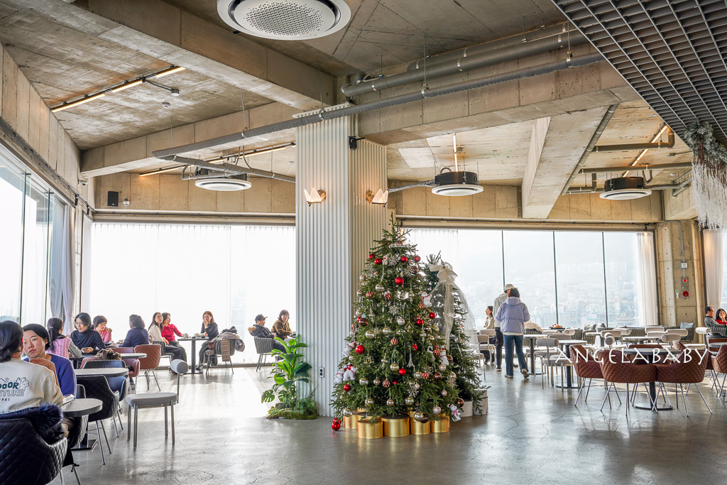 釜山市區景觀咖啡廳『Avenir (아브니르)』地鐵走路就可以抵達、好吃草莓可頌 @梅格(Angelababy)享樂日記