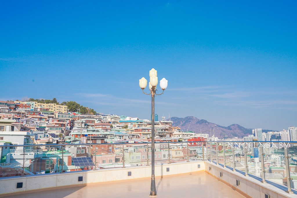 釜山市區景觀咖啡廳『Avenir (아브니르)』地鐵走路就可以抵達、好吃草莓可頌 @梅格(Angelababy)享樂日記