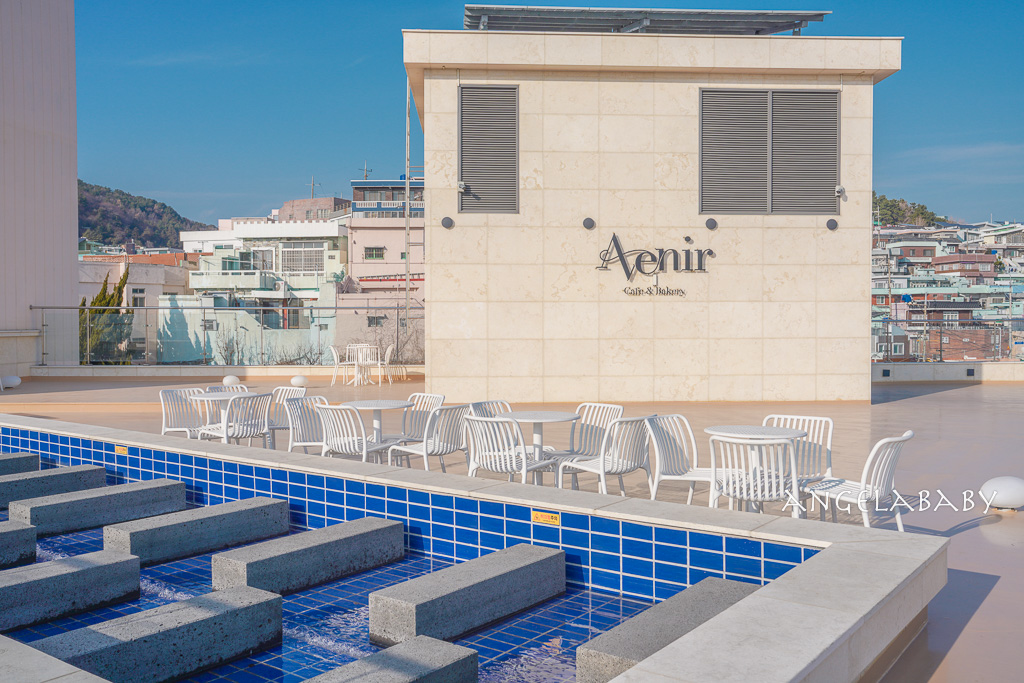 釜山市區景觀咖啡廳『Avenir (아브니르)』地鐵走路就可以抵達、好吃草莓可頌 @梅格(Angelababy)享樂日記