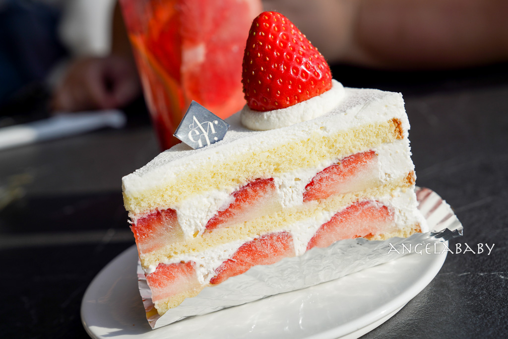 釜山市區景觀咖啡廳『Avenir (아브니르)』地鐵走路就可以抵達、好吃草莓可頌 @梅格(Angelababy)享樂日記