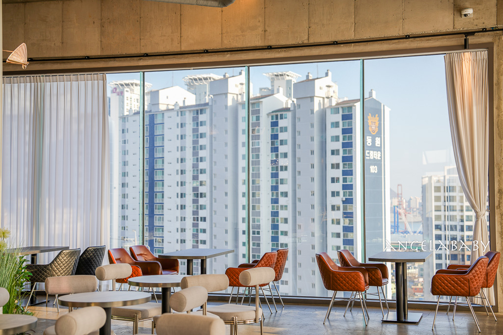 釜山市區景觀咖啡廳『Avenir (아브니르)』地鐵走路就可以抵達、好吃草莓可頌 @梅格(Angelababy)享樂日記