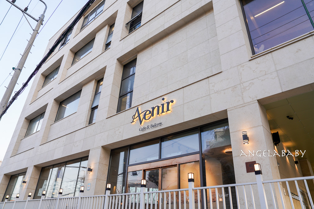 釜山市區景觀咖啡廳『Avenir (아브니르)』地鐵走路就可以抵達、好吃草莓可頌 @梅格(Angelababy)享樂日記