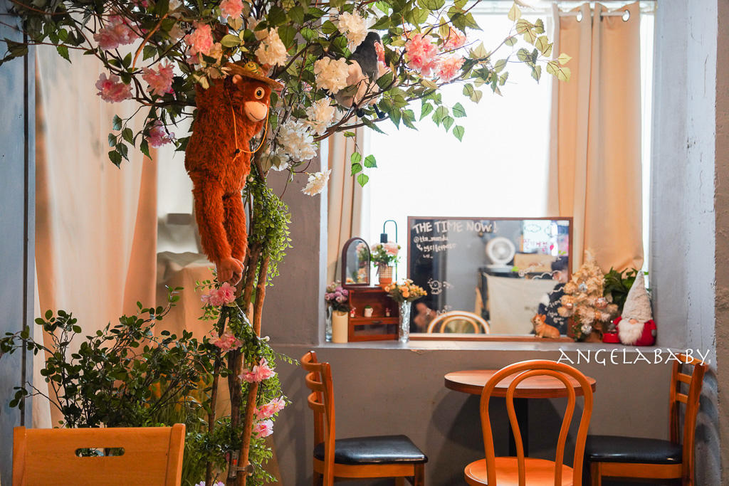 南浦洞咖啡廳『더타임나우&nbsp;The Time Now』超萌科基狗狗的主題咖啡 @梅格(Angelababy)享樂日記