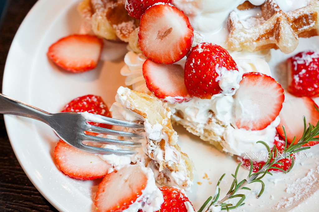 南浦洞咖啡廳『더타임나우&nbsp;The Time Now』超萌科基狗狗的主題咖啡 @梅格(Angelababy)享樂日記