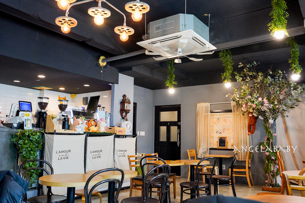 南浦洞咖啡廳『더타임나우&nbsp;The Time Now』超萌科基狗狗的主題咖啡 @梅格(Angelababy)享樂日記