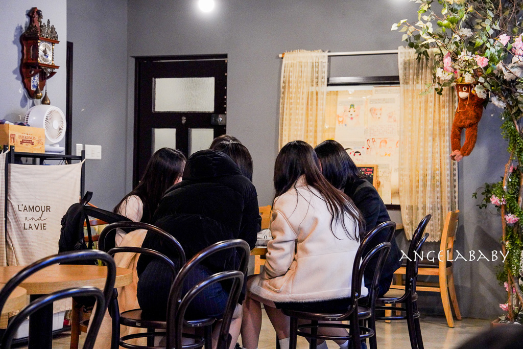 南浦洞咖啡廳『더타임나우&nbsp;The Time Now』超萌科基狗狗的主題咖啡 @梅格(Angelababy)享樂日記