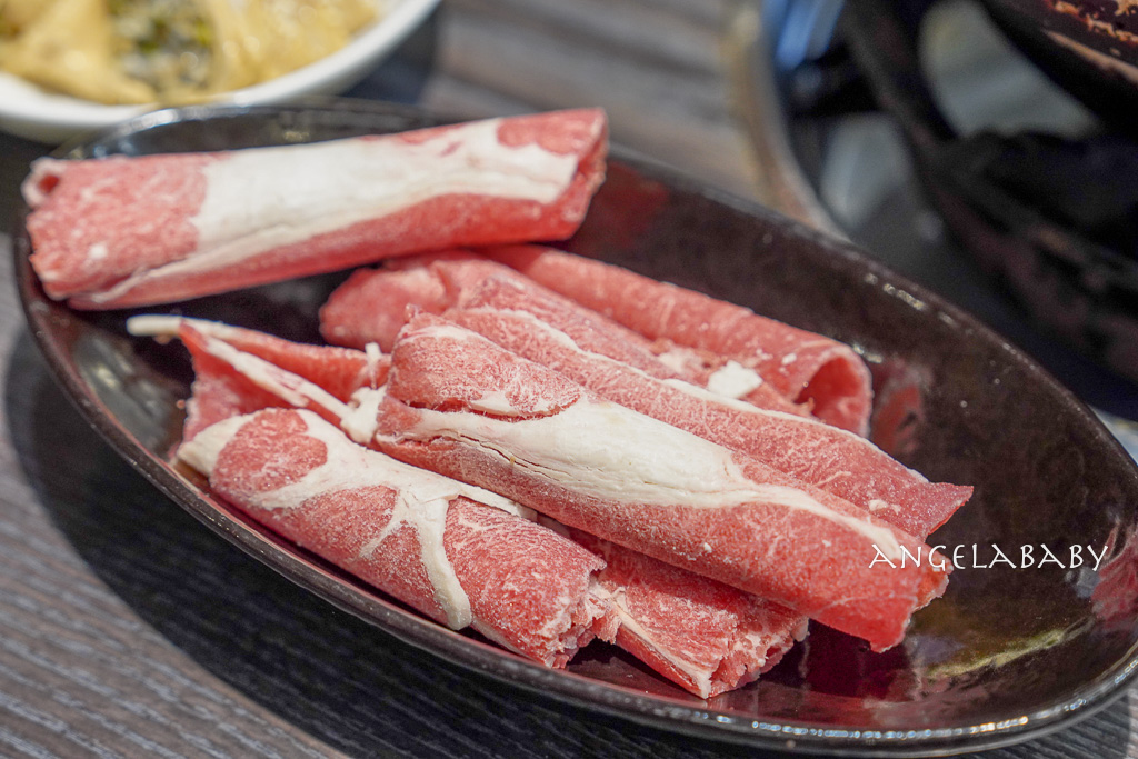 新莊站美食｜cp超高的老字號牛肉鍋『新樁牛』原新莊牛肉大王、牛腩鍋350元料多實在 @梅格(Angelababy)享樂日記