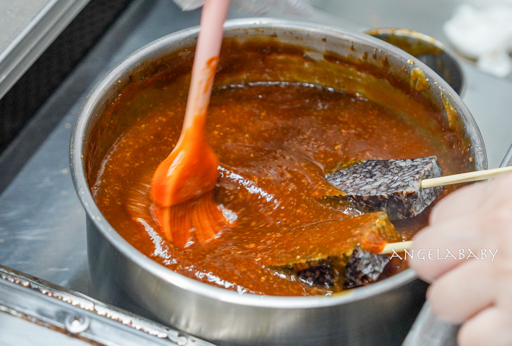 延三夜市、大橋頭站銅板美食推薦『黃師父真功夫美食』花生粉爆滿的豬血糕、肥滋滋入口即化的刈包 @梅格(Angelababy)享樂日記