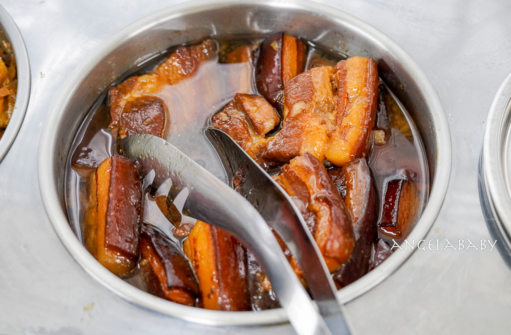 延三夜市、大橋頭站銅板美食推薦『黃師父真功夫美食』花生粉爆滿的豬血糕、肥滋滋入口即化的刈包 @梅格(Angelababy)享樂日記