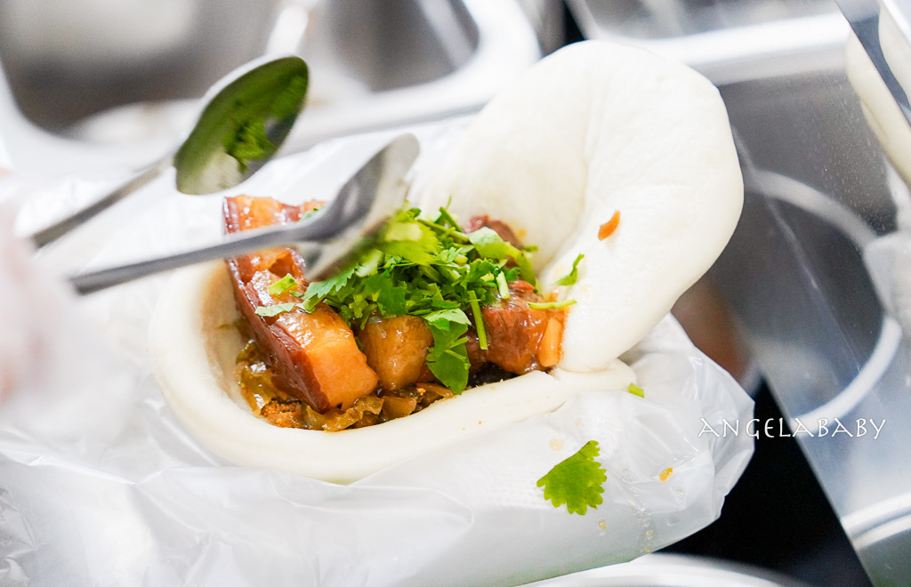 延三夜市、大橋頭站銅板美食推薦『黃師父真功夫美食』花生粉爆滿的豬血糕、肥滋滋入口即化的刈包 @梅格(Angelababy)享樂日記