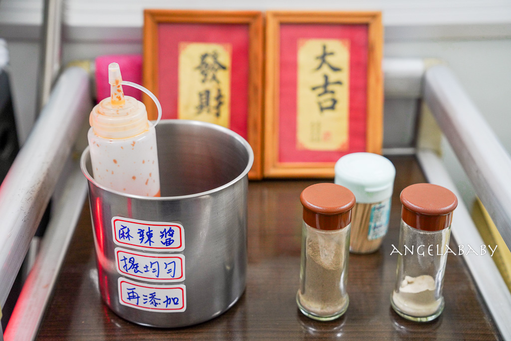 延三夜市、大橋頭站銅板美食推薦『黃師父真功夫美食』花生粉爆滿的豬血糕、肥滋滋入口即化的刈包 @梅格(Angelababy)享樂日記