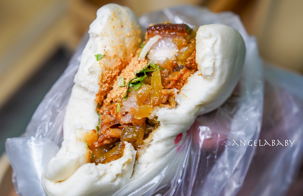 延三夜市、大橋頭站銅板美食推薦『黃師父真功夫美食』花生粉爆滿的豬血糕、肥滋滋入口即化的刈包 @梅格(Angelababy)享樂日記