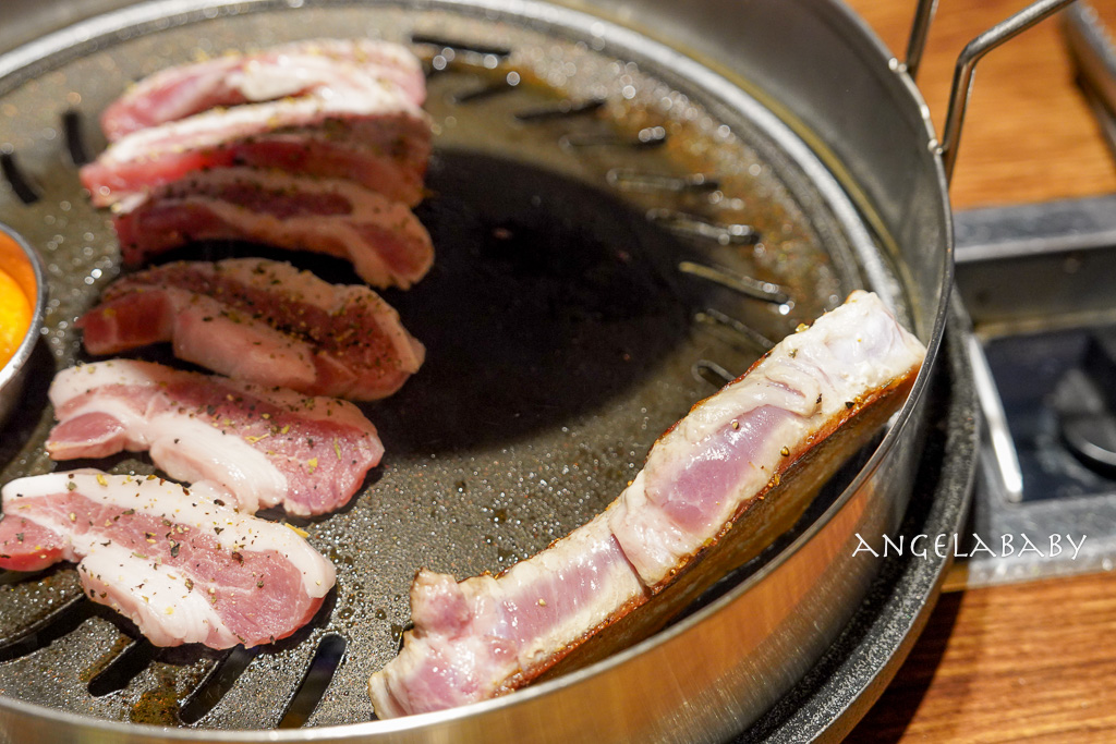 弘大烤肉推薦『猪名家延南店』菜單、免動手烤肉推薦，naver4.58分 @梅格(Angelababy)享樂日記