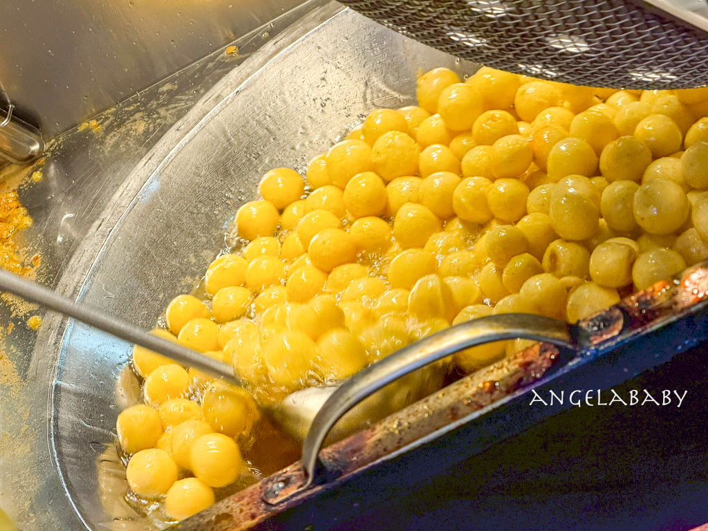 士林夜市必吃美食『士林夜市裕翔地瓜球』1顆只要$1 @梅格(Angelababy)享樂日記