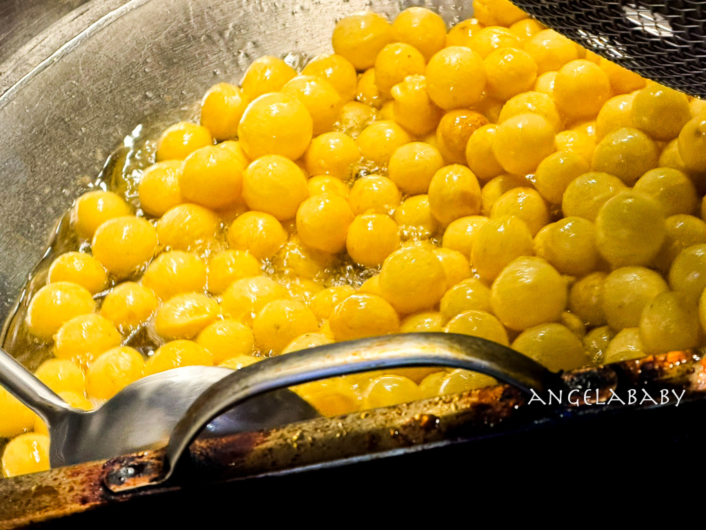 士林夜市必吃美食『士林夜市裕翔地瓜球』1顆只要$1 @梅格(Angelababy)享樂日記