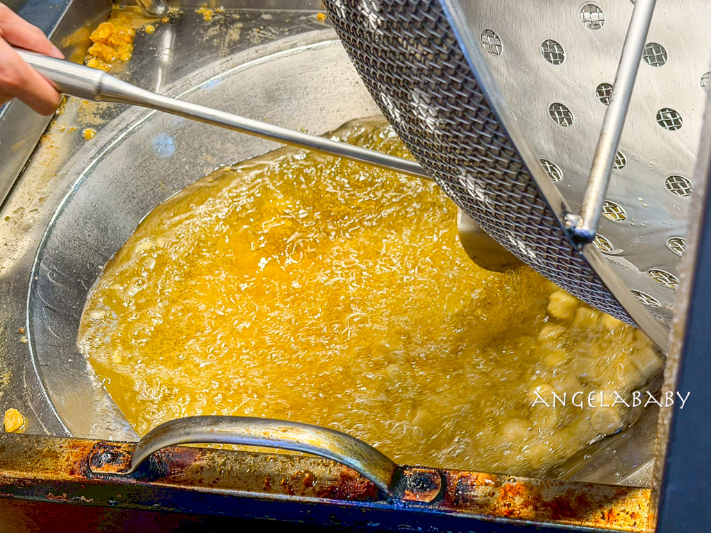 士林夜市必吃美食『士林夜市裕翔地瓜球』1顆只要$1 @梅格(Angelababy)享樂日記