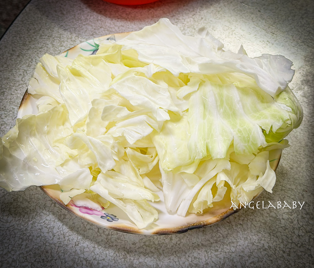 苗栗後龍美食『老余牛家莊』菜單、隱藏在民宅以的臉盆牛肉麵 @梅格(Angelababy)享樂日記