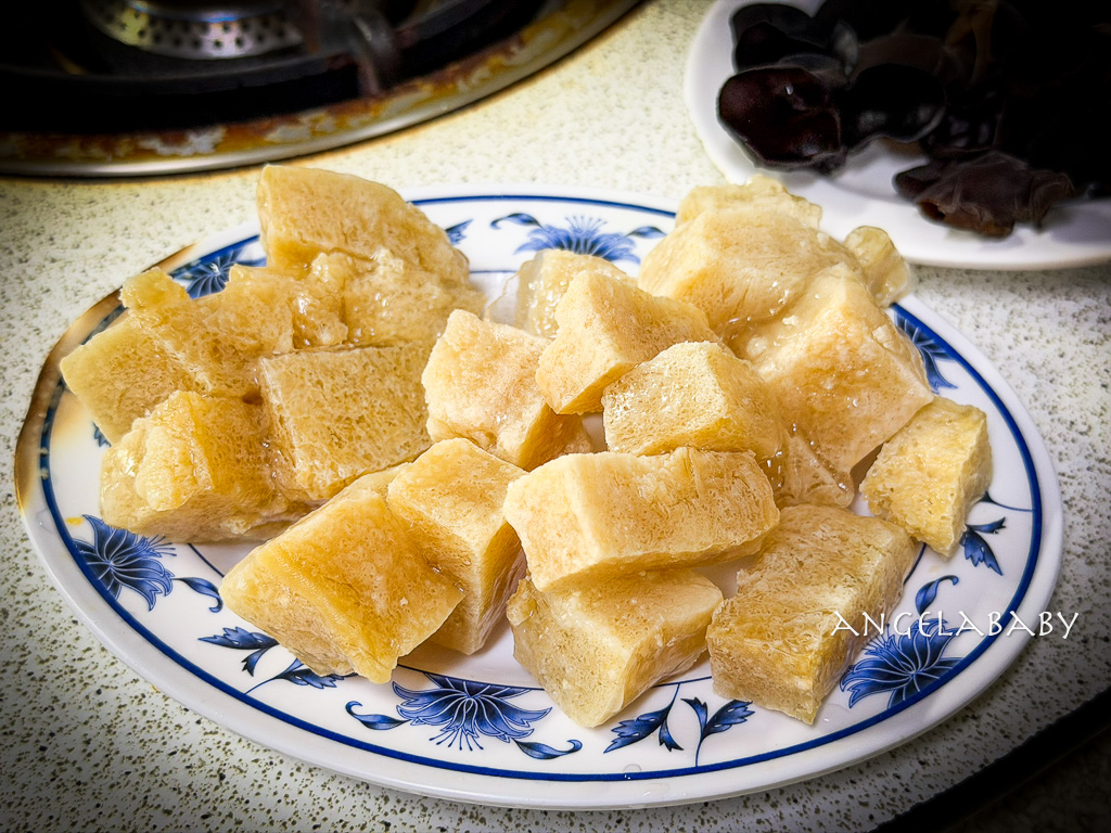 苗栗後龍美食『老余牛家莊』菜單、隱藏在民宅以的臉盆牛肉麵 @梅格(Angelababy)享樂日記