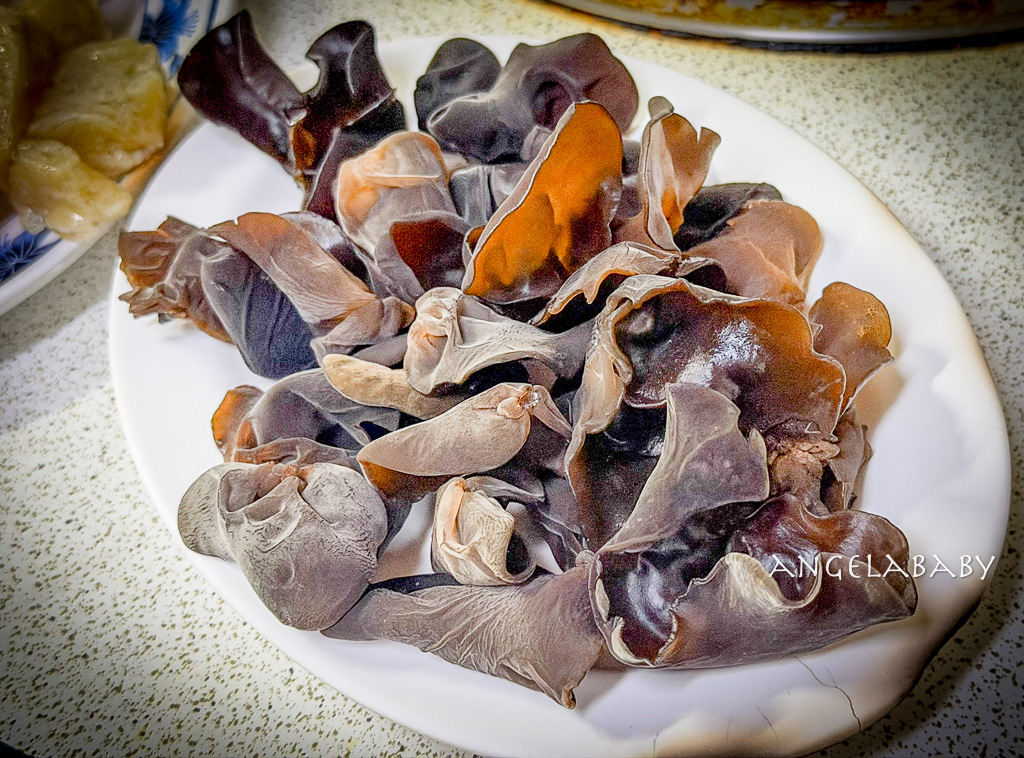 苗栗後龍美食『老余牛家莊』菜單、隱藏在民宅以的臉盆牛肉麵 @梅格(Angelababy)享樂日記