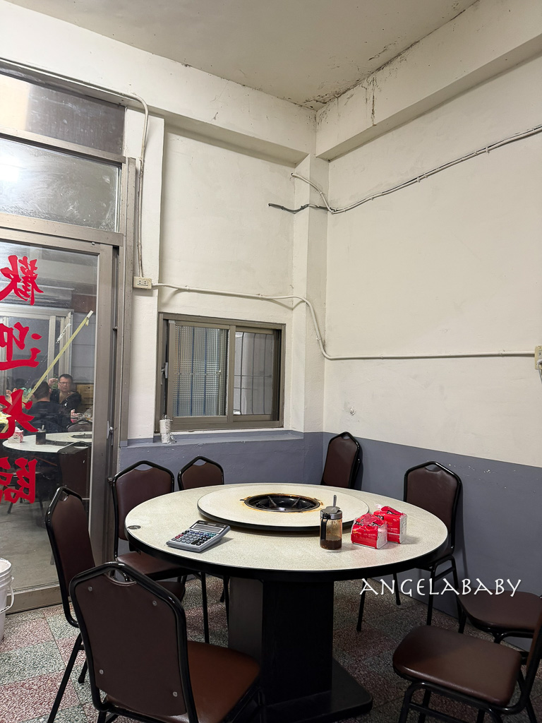 苗栗後龍美食『老余牛家莊』菜單、隱藏在民宅以的臉盆牛肉麵 @梅格(Angelababy)享樂日記