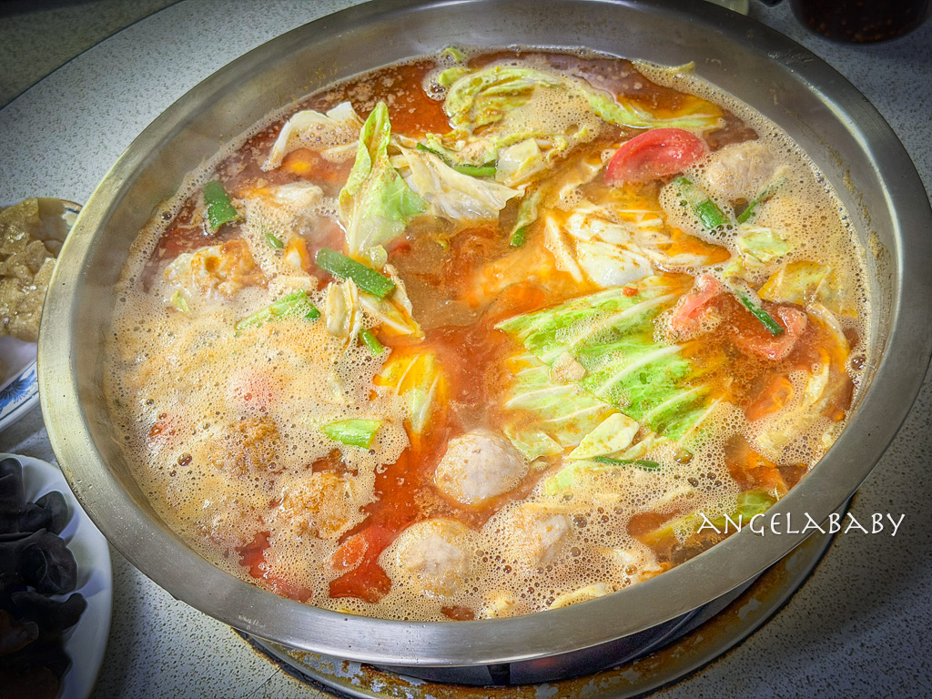 苗栗後龍美食『老余牛家莊』菜單、隱藏在民宅以的臉盆牛肉麵 @梅格(Angelababy)享樂日記