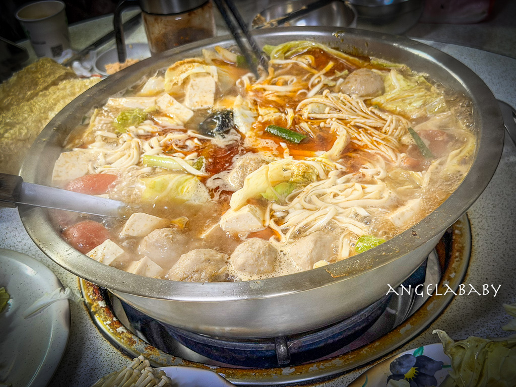 苗栗後龍美食『老余牛家莊』菜單、隱藏在民宅以的臉盆牛肉麵 @梅格(Angelababy)享樂日記