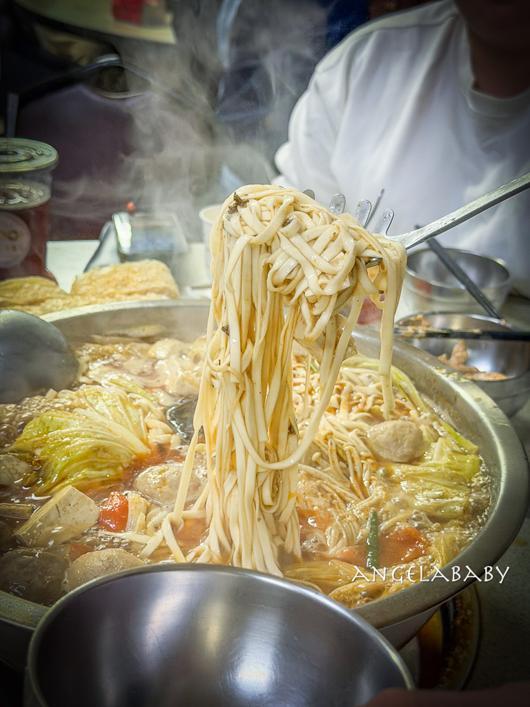 苗栗後龍美食『老余牛家莊』菜單、隱藏在民宅以的臉盆牛肉麵 @梅格(Angelababy)享樂日記