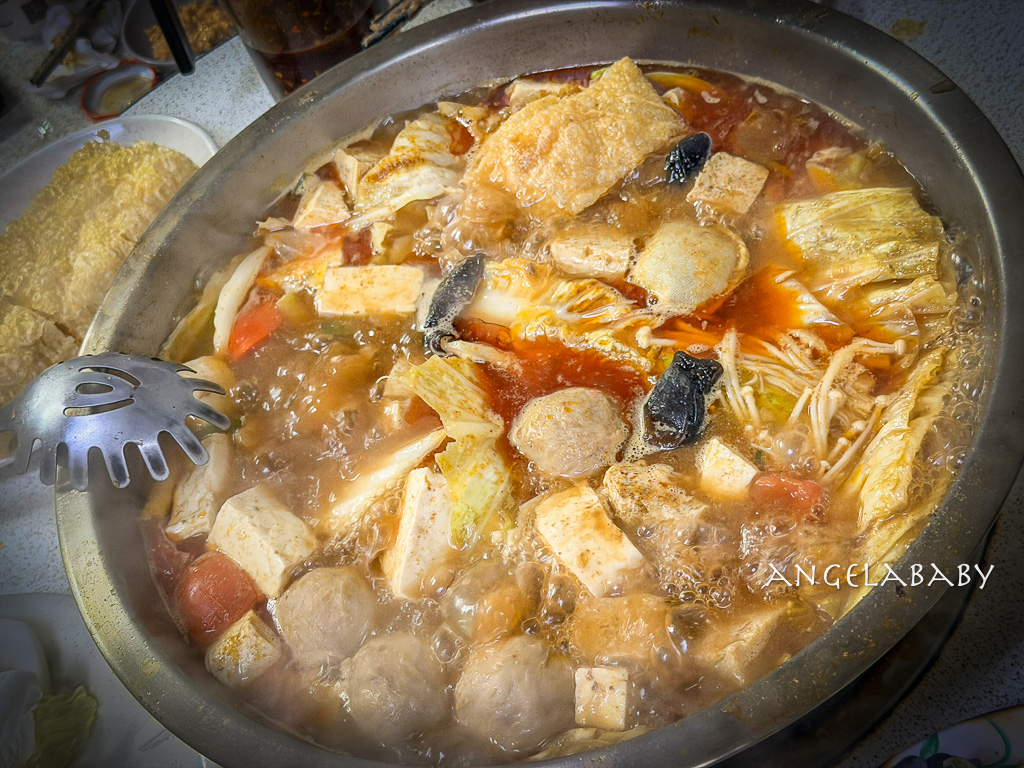 苗栗後龍美食『老余牛家莊』菜單、隱藏在民宅以的臉盆牛肉麵 @梅格(Angelababy)享樂日記