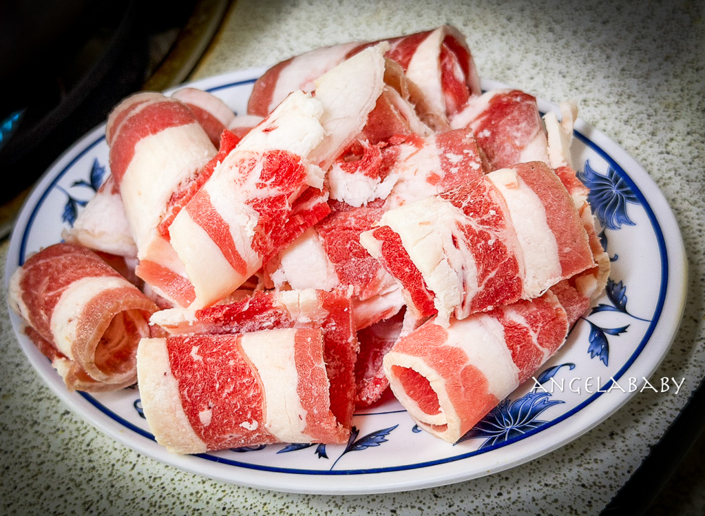 苗栗後龍美食『老余牛家莊』菜單、隱藏在民宅以的臉盆牛肉麵 @梅格(Angelababy)享樂日記