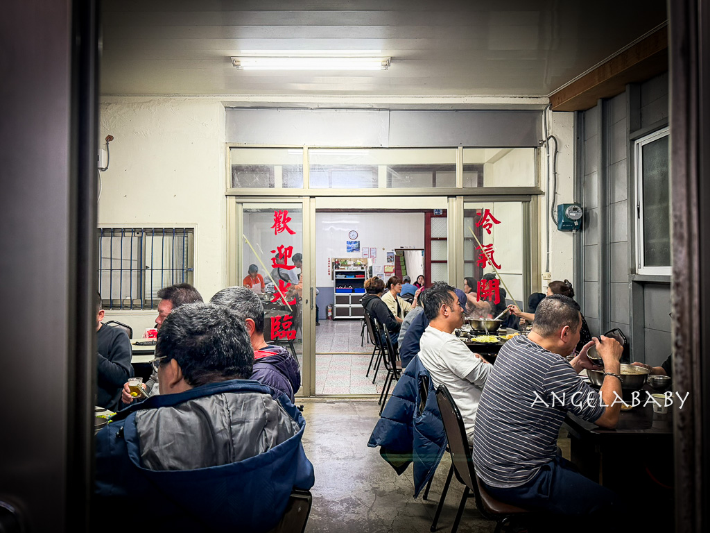 苗栗後龍美食『老余牛家莊』菜單、隱藏在民宅以的臉盆牛肉麵 @梅格(Angelababy)享樂日記