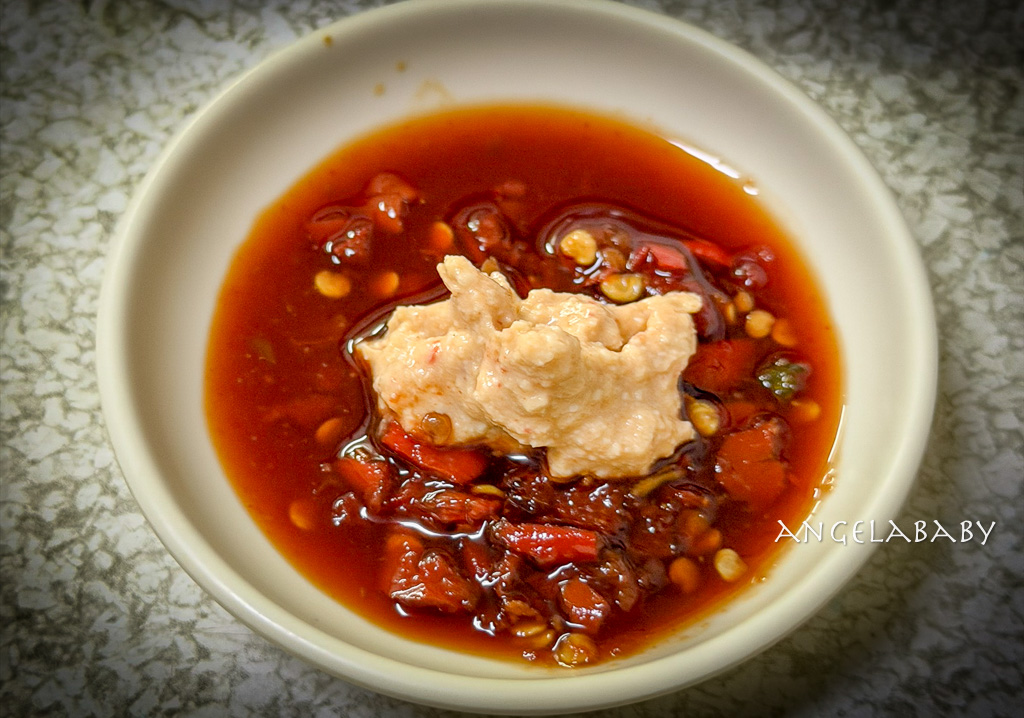 苗栗後龍美食『老余牛家莊』菜單、隱藏在民宅以的臉盆牛肉麵 @梅格(Angelababy)享樂日記