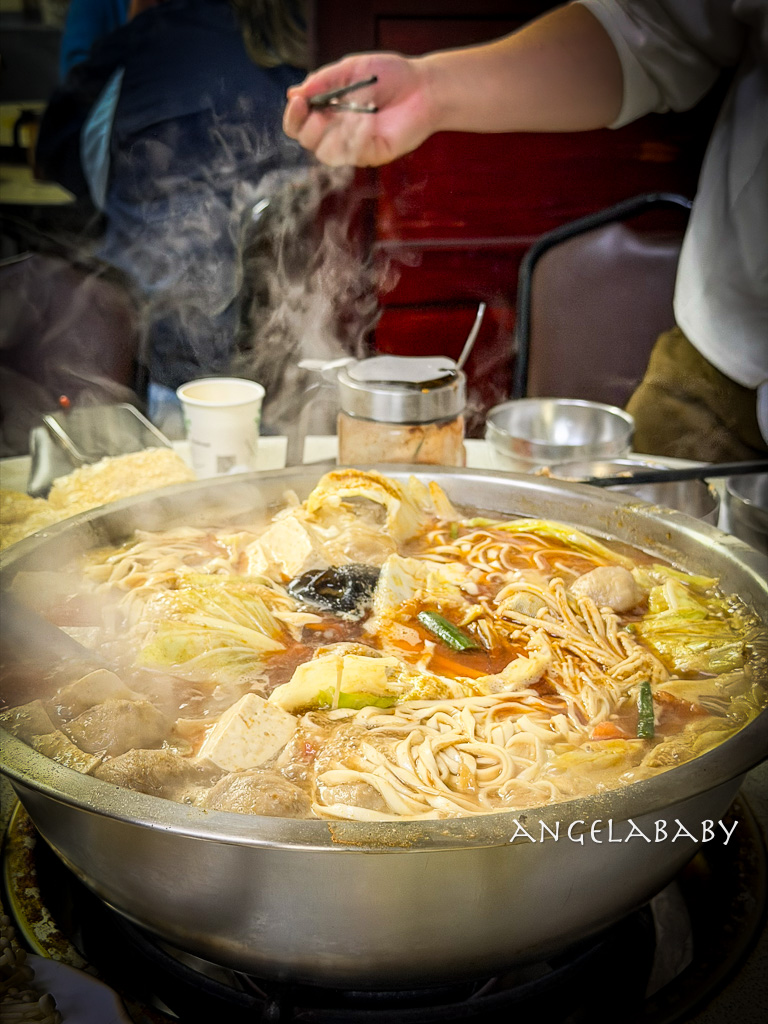 苗栗後龍美食『老余牛家莊』菜單、隱藏在民宅以的臉盆牛肉麵 @梅格(Angelababy)享樂日記