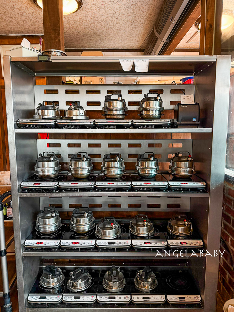 機張美食｜巨無霸鐵鍋馬鈴薯豬脊骨湯『정관왕감자탕 정관본점』王土豆湯總店 @梅格(Angelababy)享樂日記