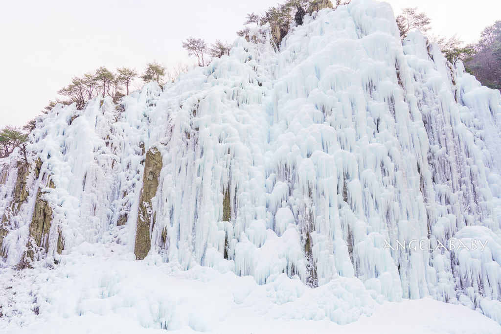 釜山一日遊推薦『青松冰谷』청송 얼음골，巨型冰雕石壁宛如冰雪奇緣電影場景 @梅格(Angelababy)享樂日記