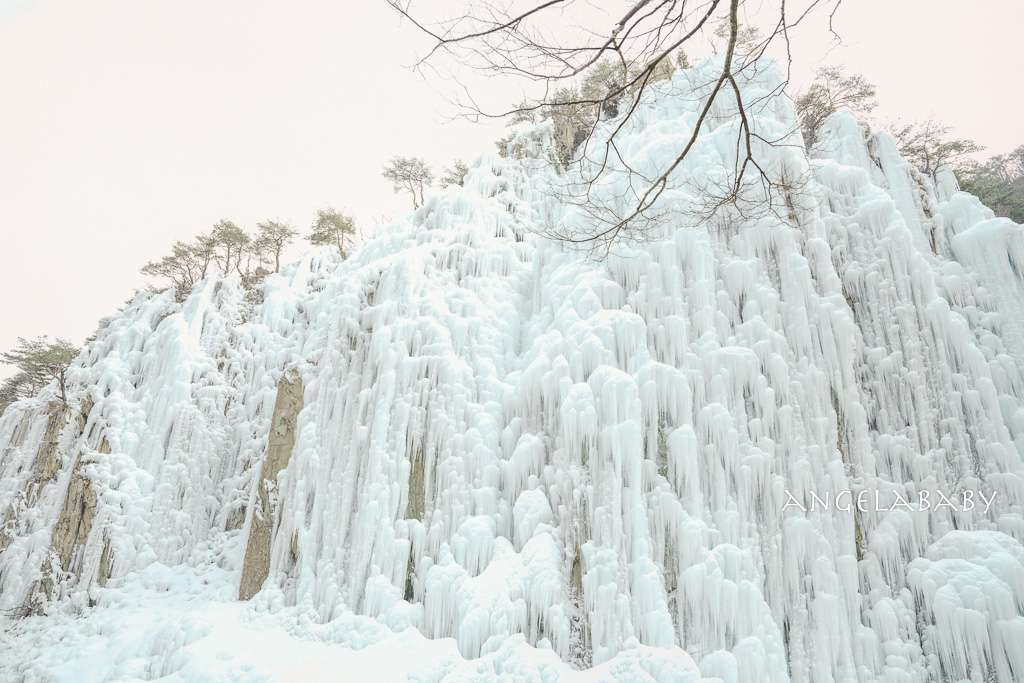 釜山一日遊推薦『青松冰谷』청송 얼음골，巨型冰雕石壁宛如冰雪奇緣電影場景 @梅格(Angelababy)享樂日記