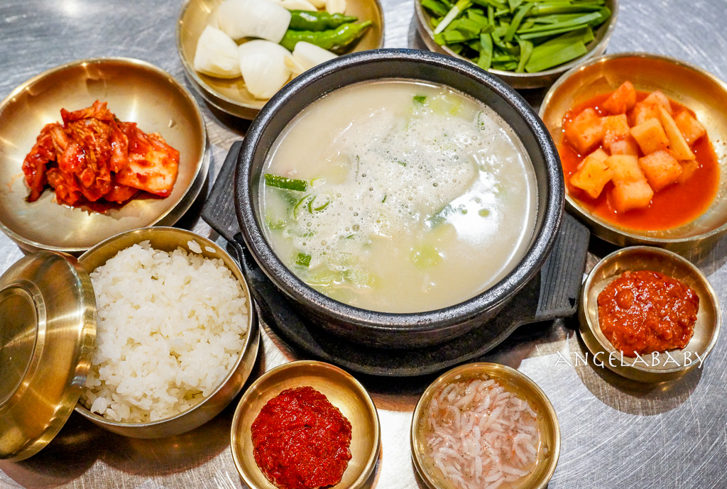 釜山西面美食『水邊最高豬肉湯飯』수변최고돼지국밥隱藏在樂天百貨裡的排隊美食、招牌豬頸肉湯飯 (항정국밥) @梅格(Angelababy)享樂日記