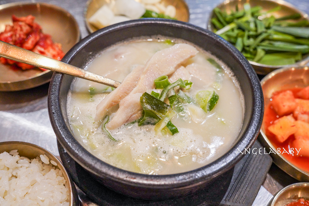 釜山西面美食『水邊最高豬肉湯飯』수변최고돼지국밥隱藏在樂天百貨裡的排隊美食、招牌豬頸肉湯飯 (항정국밥) @梅格(Angelababy)享樂日記
